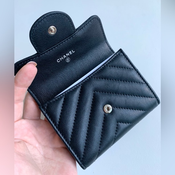 Authentic CHANEL So Black Reissue Compact Wallet Chevron Sheepskin - Picture 9 of 13